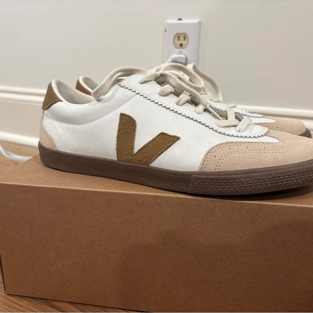 Veja White and Brown Casual Sneakers